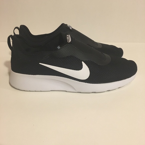 nike wmns tanjun slip
